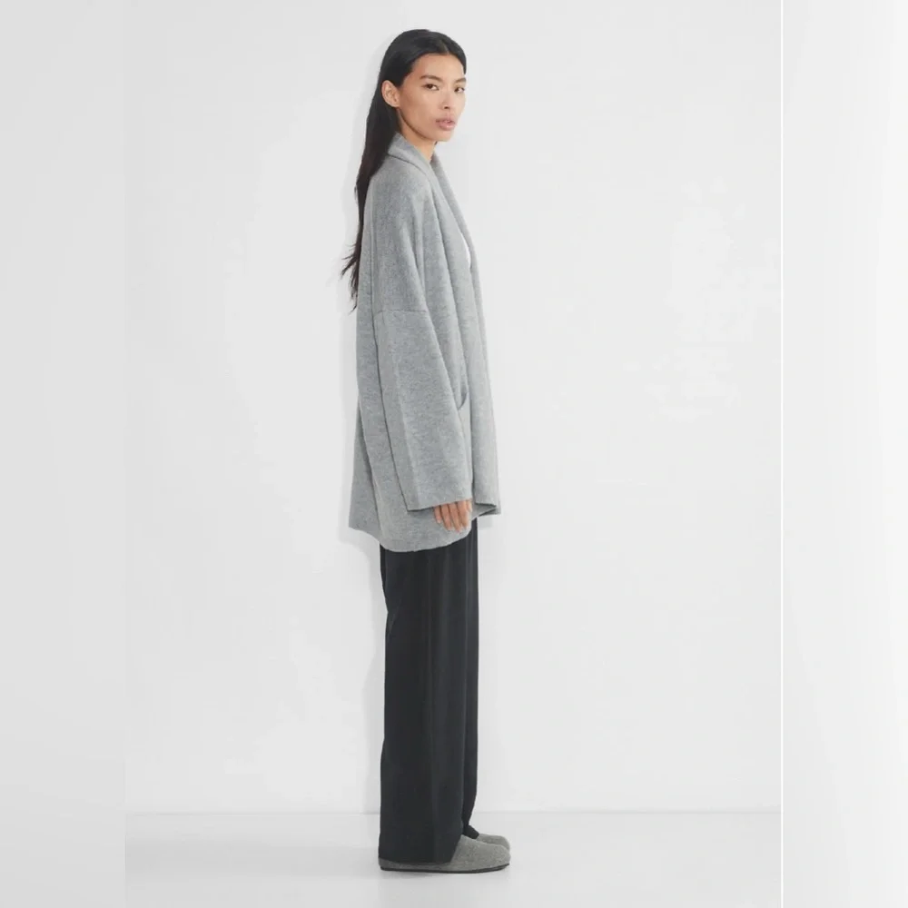 NWT Aritzia The Group Nook Merino Wool Cardigan Size 2 (See Size Chart) - Picture 3 of 12